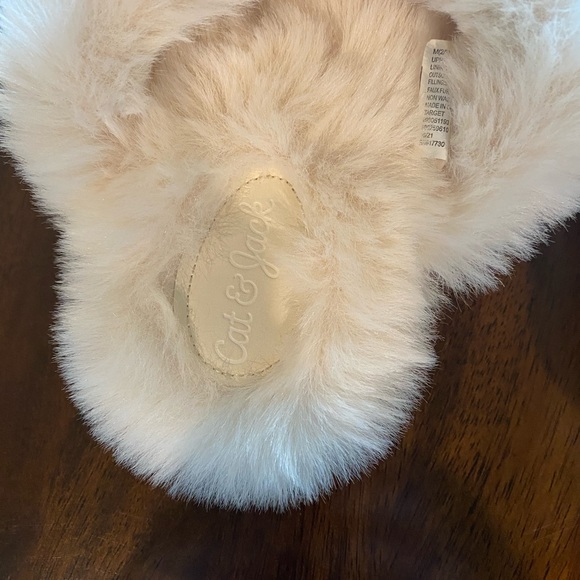 Girls Fuzzy Cross Band Slide Slippers - Picture 2 of 3